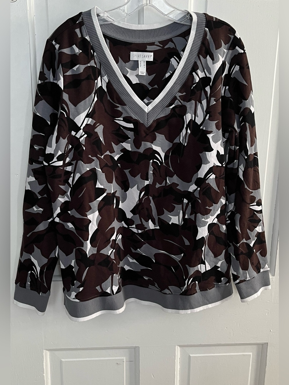 Sport Savvy M Sweatshirt V-Neckline Long Sleeves
